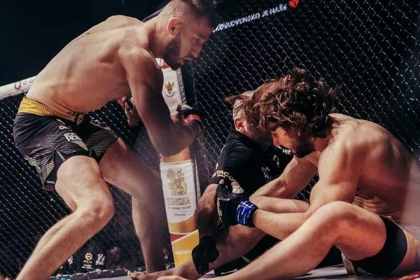 Hustý! KO nálet trval 4 sekundy. Jak vypadá zpomaleně?