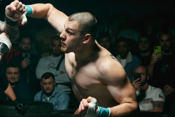 I zuby lítaly po ringu. Brno poznalo krále boxu bez rukavic