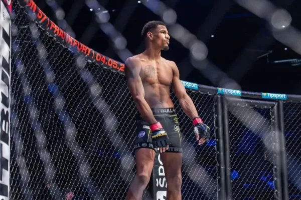 Ir z Oktagonu ladí formu i s borci z UFC. Už si myslí na dva tituly