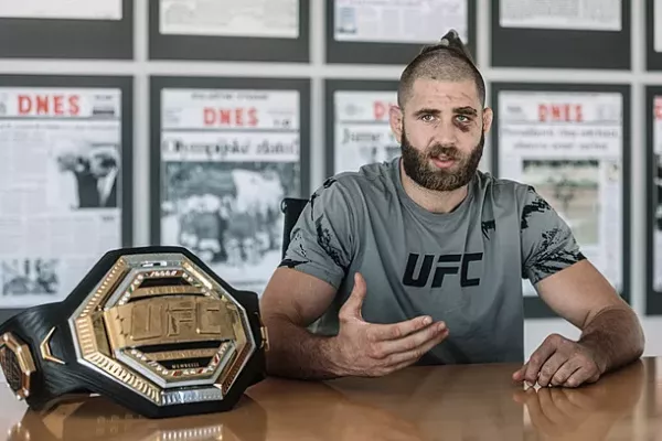 Jak se mi změnil život. Šampion UFC Procházka bude v Rozstřelu, ptejte se i vy