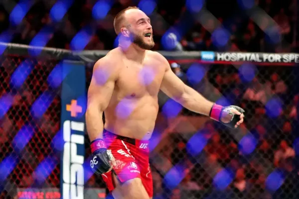 Jako z hororu. Kleinův soupeř pravidelně děsí svým vzhledem