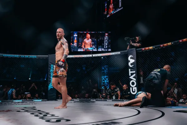 Jde přes nesmysl, získal si Humburger důležitého fanouška