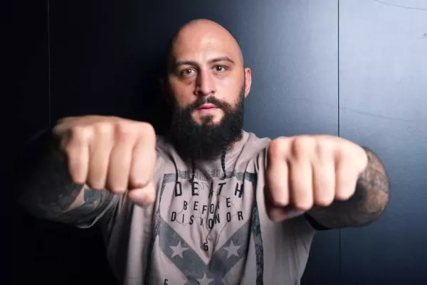 Je čas se vrátit. Martínek po operaci skočí do tvrdé dřiny