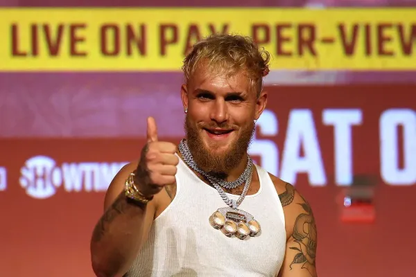 Je to prcek, byl by pro mě jen rozcvičkou, provokuje Jake Paul šampiona UFC