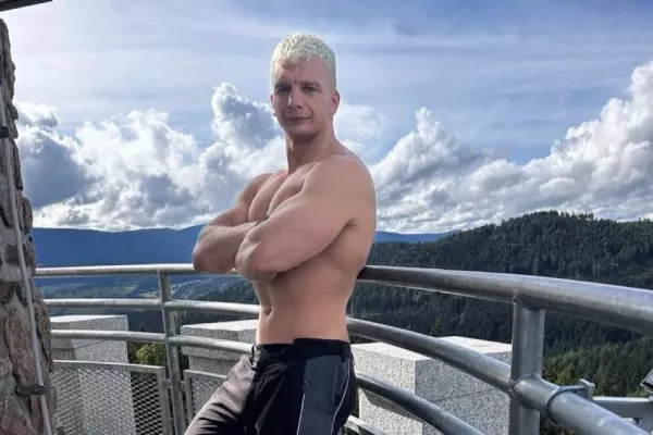 Je zralý na vyšetření k panu Chocholouškovi, obul se Žralok do Baby Jagy. Utkají se na Clashi?