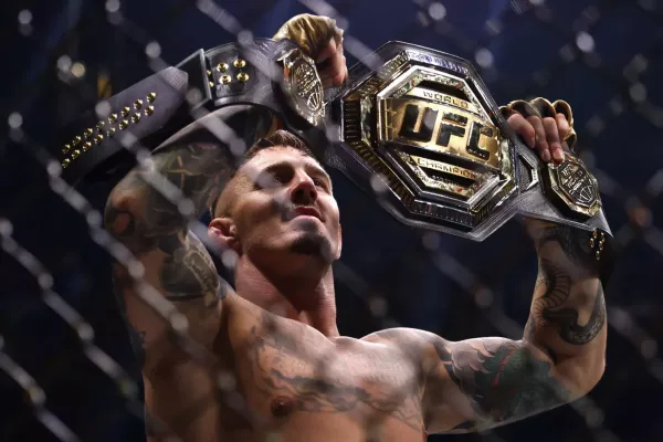 Jones odešel do důchodu, teď jsem pravým králem já, hlásí šampion UFC