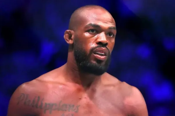 Jones utekl před postrachem UFC, poté vychválil čečenského vůdce