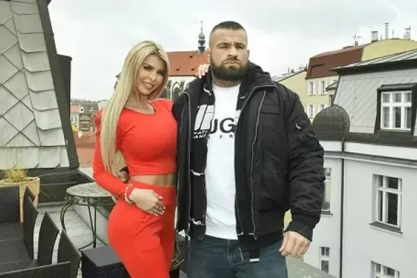 Karlos Vémola si spletl milence. Jak dlouho u něj smí Lela Ceterová zůstat?