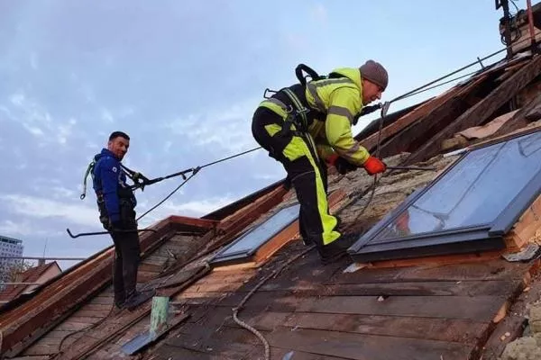 Když je doba zlá a zápasník MMA hledí na svět ze střechy a dojde i na šest rohlíků s paštikou