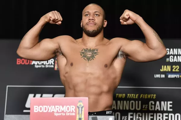 Kolik kg naberou UFC bojovníci po vážení? Možná vás to překvapí, být těžší ale není zárukou úspěchu