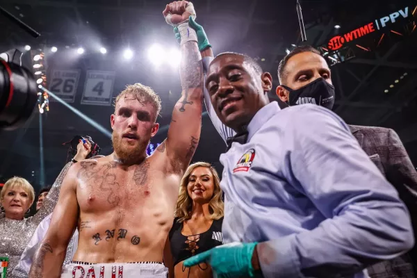 Kontroverzní Paul už ví, v jaké váze proběhne jeho premiéra v MMA. Co na to White?