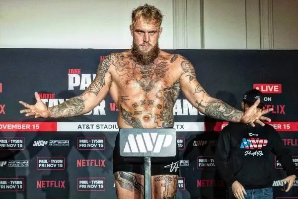 Kontroverzní duel Jakea Paula ohrožen. Hledá se náhradní soupeř, padají velká jména