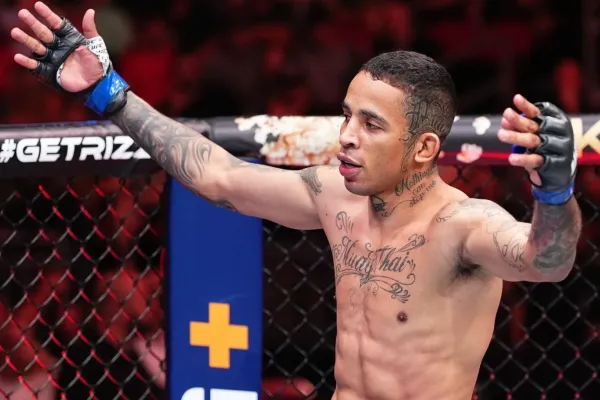 Kouří, pije, knokautuje. Noční můra z UFC si došlápla na bývalého šampiona