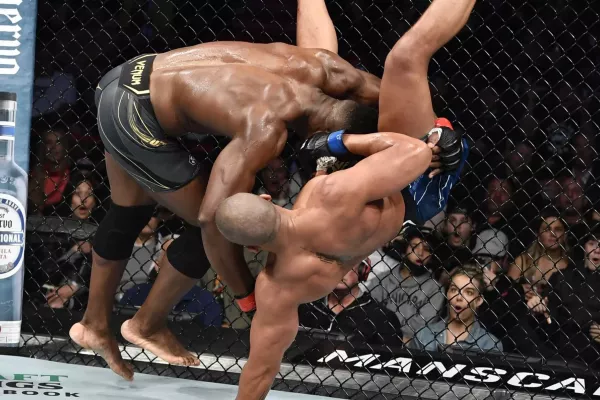 Král přežil, ať žije král! Ngannou uválel Ganeho a uhájil páš šampiona