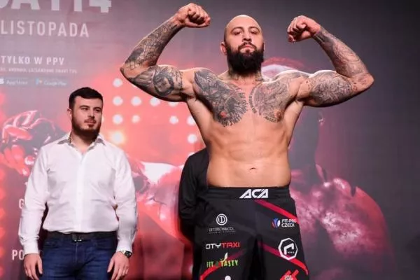 Král těžké váhy Ngannou? Masakr, oceňuje Martínek šampiona UFC. Kdy půjde Blackbeard do klece?