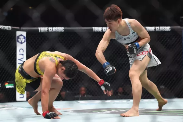 Kráska z UFC padla, soupeřka jí rozštípala nohu