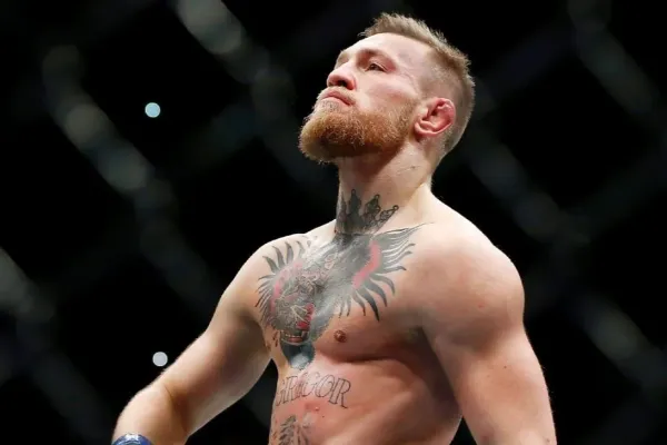 McGregor drtil formu v ringu. Rozdával dělovky a fasoval od svého synka