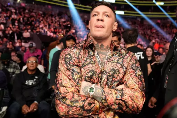 McGregor lil do sebe whisky. Fanoušci pochybují, že zvládne svůj návrat do UFC