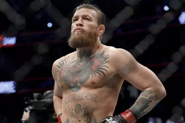 McGregor zaznamenal další pád! Český bijec si naopak polepšil