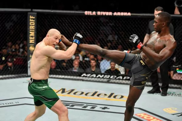 Mexická noc snů v USA. UFC má nového krále muší váhy. Poté se předvedl suverénní vládce Adesanya