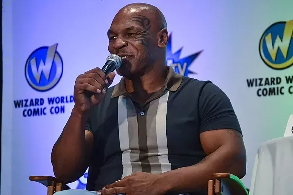 Mike Tyson vystrašil své fanoušky. Objevil se na invalidním vozíku!