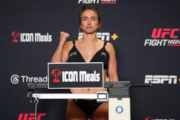 Místo hlavního zápasu v UFC skončila v nemocnici. Je to troska, rýpla si do ní soupeřka