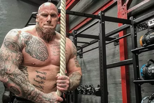 Místo ringu do klece?! Britský obr plánuje premiéru v MMA, dojít by k ní mělo v říjnu v Londýně