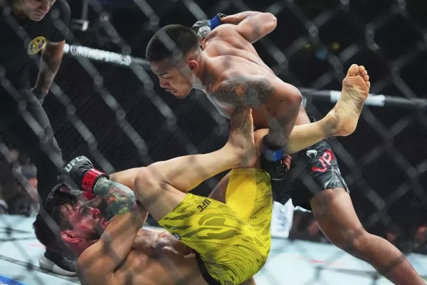 Mladík z UFC se rozjel. Soupeře mlátil, jako kdyby mu dlužil peníze