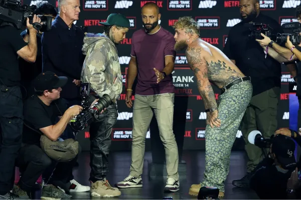 Na světového šampiona byl vydán zatykač. Měl spáchat závažný zločin