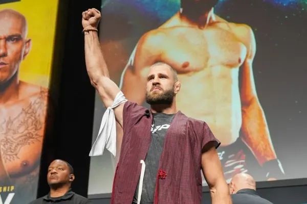 Naváženo. Procházka ukázal formu před bojem, má přes 93 kilo