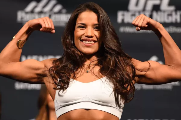 Nechci, aby dcera za pár let viděla mámu na Instagramu polonahou, má jasno šampionka UFC