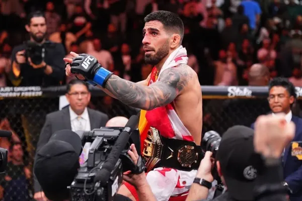 Neporažený král má nápadníka. Větší bitva v UFC by se dala stěží vymyslet