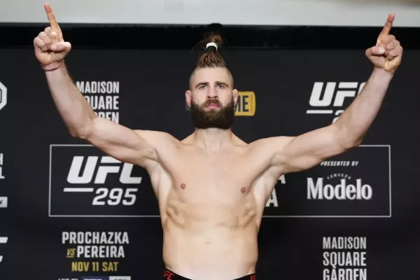 Neuvěřitelná příležitost, žasne šampion Pereira a rýpl si i do Procházky