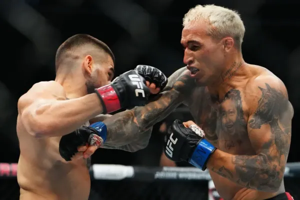 Nikdo nemá tvrdší rány. UFC ukázala kandidáta na KO roku