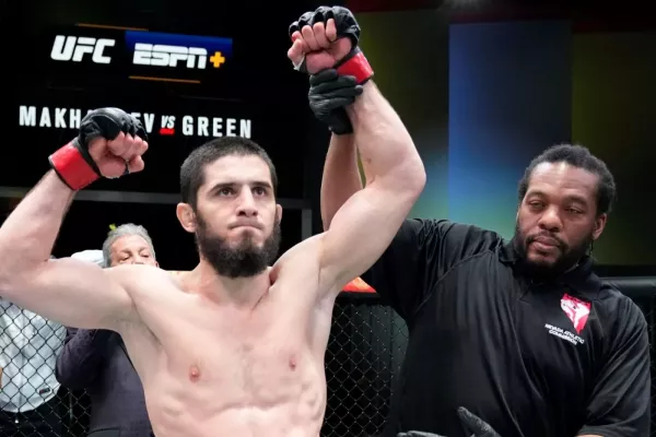 Nikdo z vás se k pásu nedostane, dokud jsem tu já, holedbá se jednička UFC