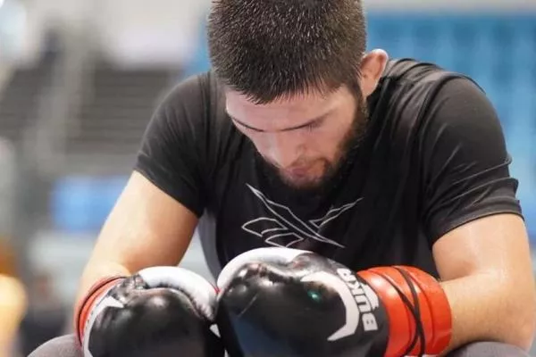 Nurmagomedov byl jako houba. Přišel do tělocvičny a všechny rozbil, vzpomíná trenér