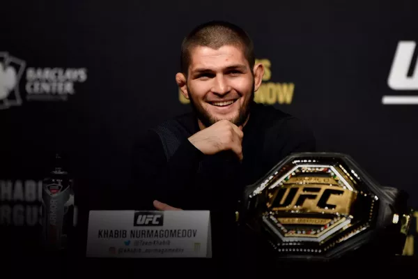 Nurmagomedov se směje. Zápas s Paulem? Vydržel by pár minut