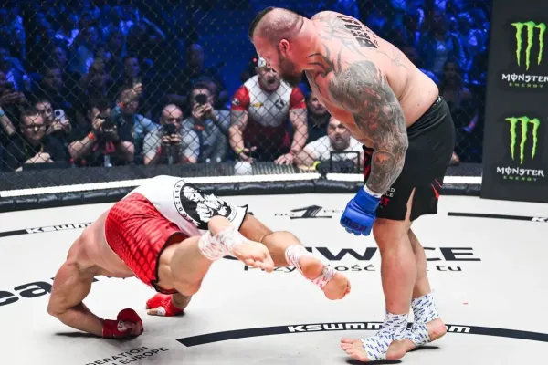 Obr Eddie Hall jako MMA mlátička. Strašidelné, reagují fanoušci na video z gymu