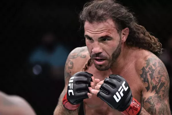 Obrat roku? Clay Guida byl na pokraji ukončení, pak ale mistra světa v BJJ senzačně uškrtil