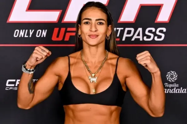 Odvážný model si vzala na vážení brazilská zápasnice v UFC