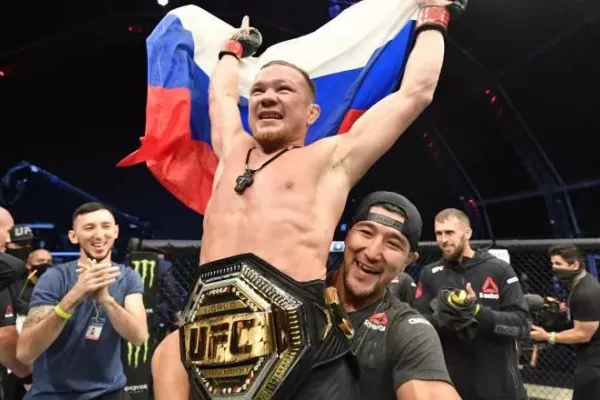 Odveta o titulový pás v UFC potvrzena. Předchozí fight skončil kontroverzně