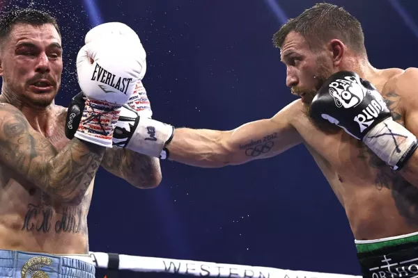 Olympijský vítěz Lomachenko zničil Kambosose a slaví další titul!