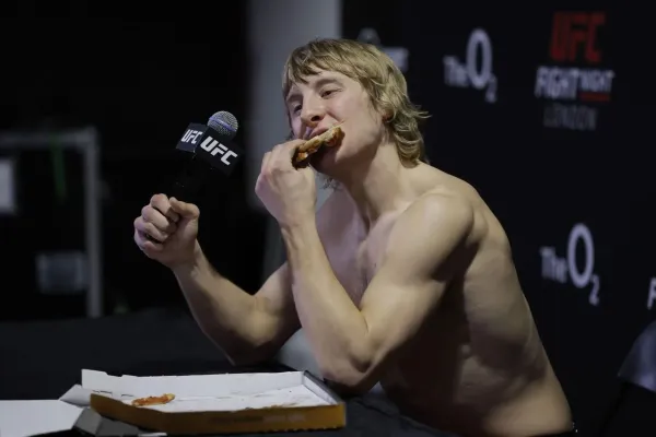 Pimblett překvapil. Po vážení ohromně nabere, v kleci má o 17 kilo navíc