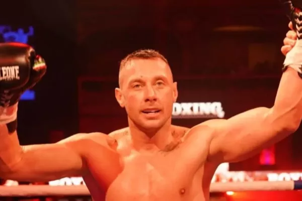Po MMA zazářil bývalý fotbalista Sparty i v boxu. Soupeře poslal do kolen