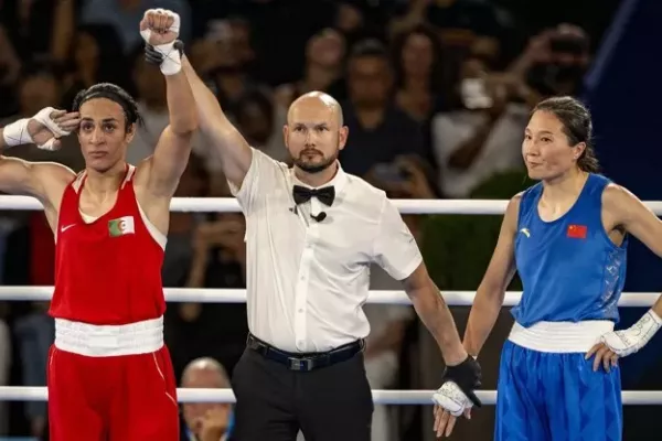 Pozdvižení na olympiádě: Boxerka s mužskými hormony Imane Khelif vybojovala zlato