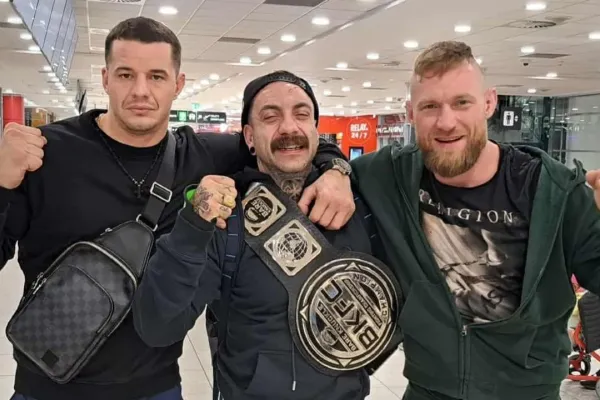 Přílet ve velkém stylu. Český šampion BKFC je doma. Absolutní rauš, smál se Hála