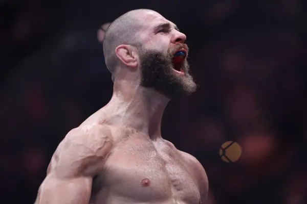 Procházka je divný, rozsekal bych ho, chvástá se bývalý UFC šampion