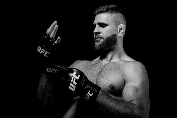 Procházka šlape a je šťastný, že ždíme tělo. O víkendu je zvědavý na konkurenci v UFC
