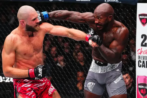 Procházkův poslední soupeř nepolevuje. Po bolestivém KO opět tvrdě dře