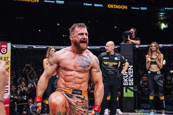 Prohry, autonehoda i reality show Zrádci. Teď se nový Kincl vrací do klece Oktagonu